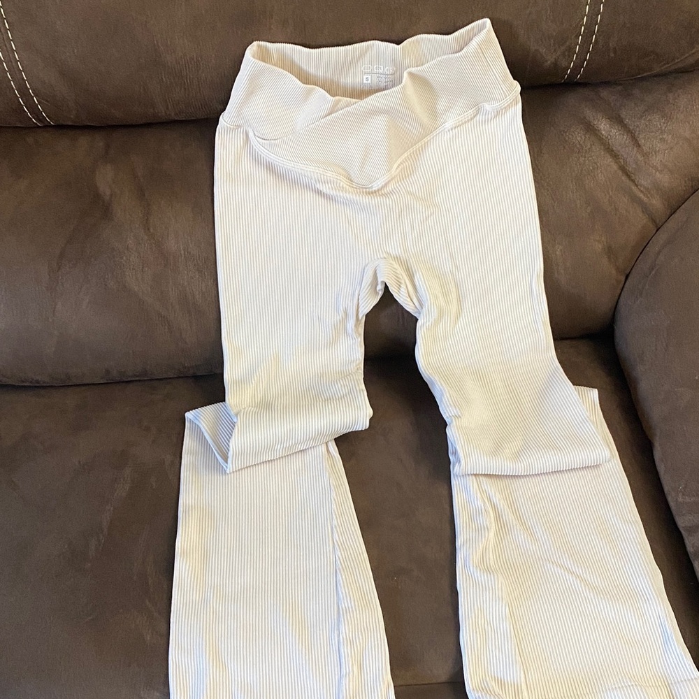 Kids Cream Ribbed Leggings